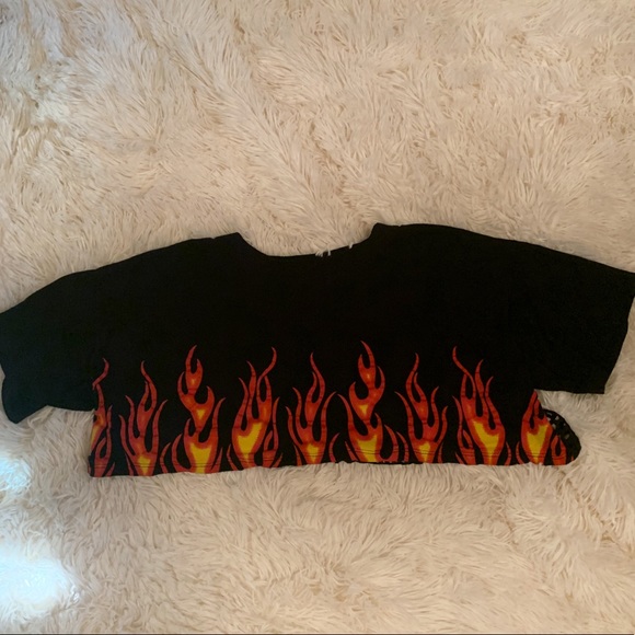 𝙵𝙻𝙰𝙼𝙴𝚂 𝙲𝚁𝙾𝙿 𝚃𝙾𝙿 - Picture 3 of 4